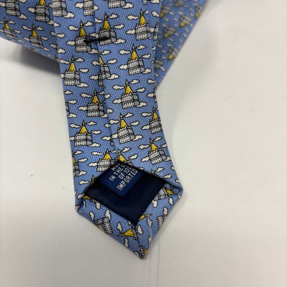 Vineyard Vines Blue‎ Cloud Castle Pattern 59"x3.5" Silk Tie - Picture 4 of 5